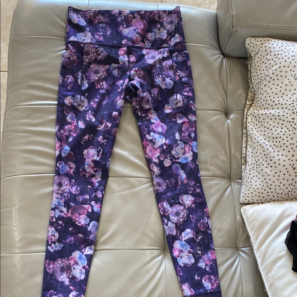 Athleta Salutation Stash Pocket II printed tight Leggings